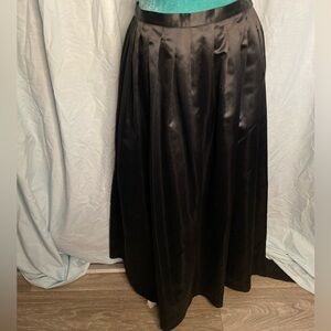 Focus 2000: vintage pleated maxi skirt